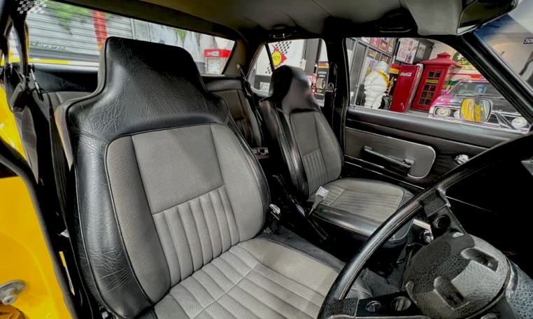 Holden Torana L34 SL/R 5000 Interior - Muscle Car Warehouse